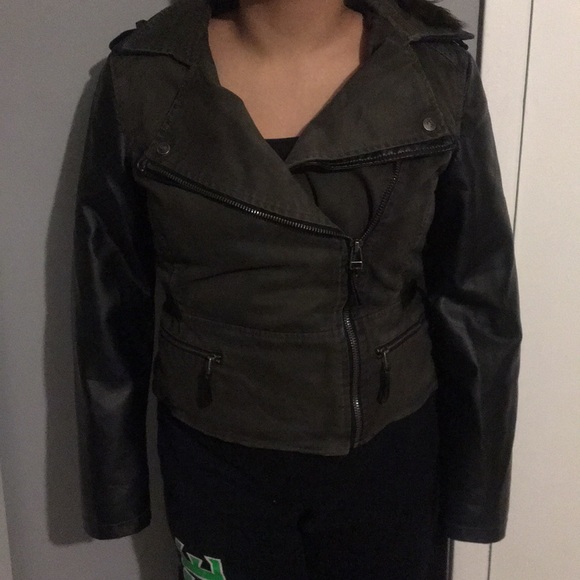 Green and black pleather fashionable jacket - Picture 7 of 7